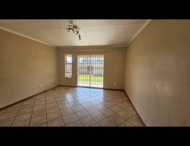 2 BEDROOM APARTMENT FOR SALE IN WITPOORTJIE AH